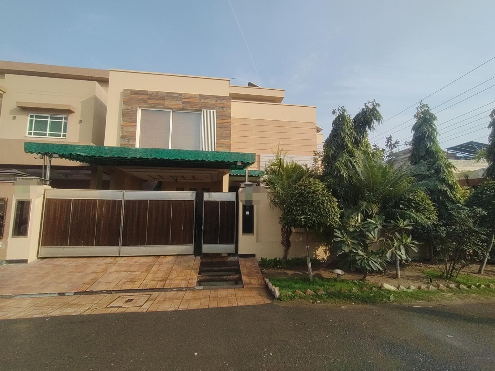 20 Marla Used House for sale in Bankers Town, Lahore | TL-1683 Slide 1