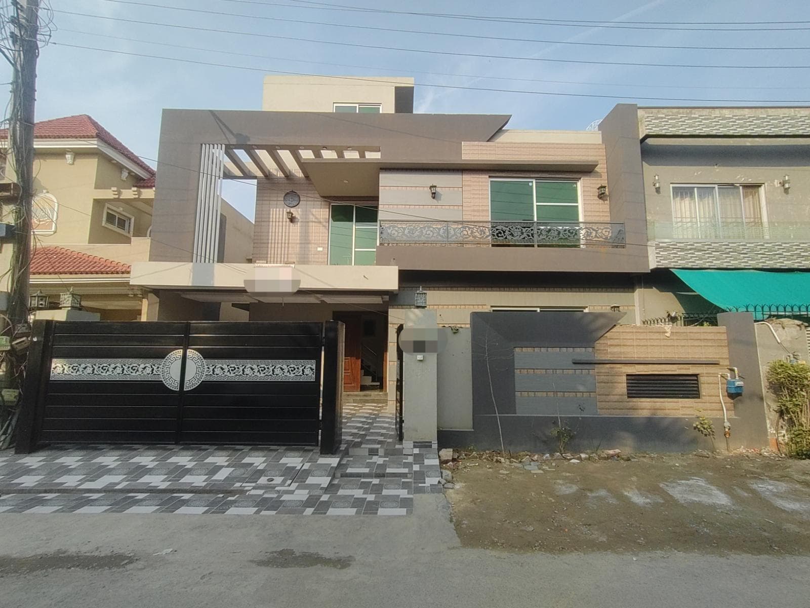 10 Marla Brand New House for sale in Bankers Town, Lahore | TL-1685 Slide 1