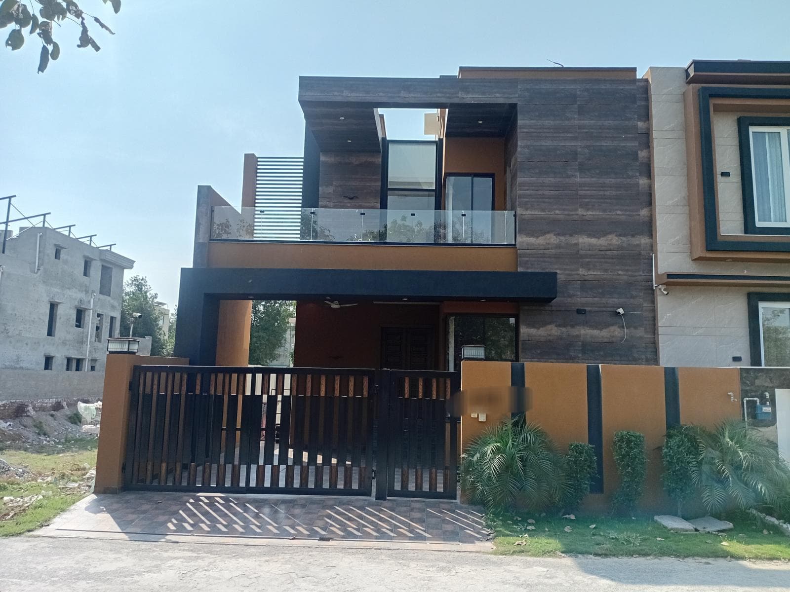 10 Marla Brand New House for sale in Lake City, Lahore | TL-2228 Slide 1