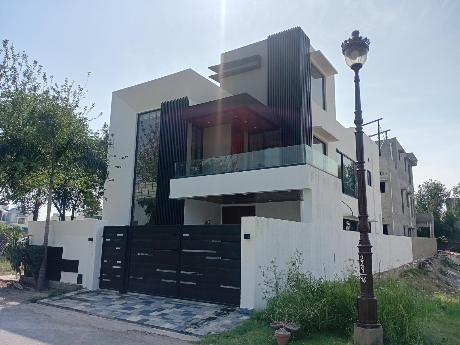 10 Marla Used House for sale in Lake City, Lahore | TL-2227 Slide 1