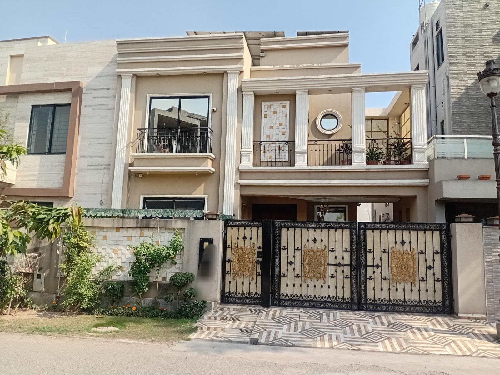 10 Marla Used House for sale in Lake City, Lahore | TL-2226 Slide 1